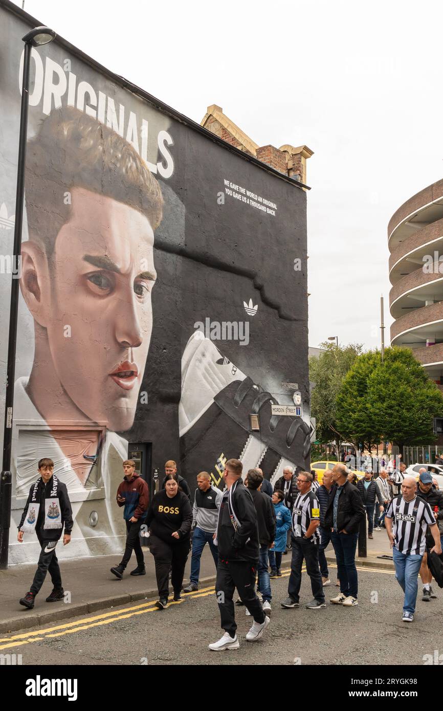 Newcastle United fans pass by the Adidas Originals Sam Fender mural, by  Jody Thomas on their way to the match, in Newcastle upon Tyne, UK Stock  Photo - Alamy