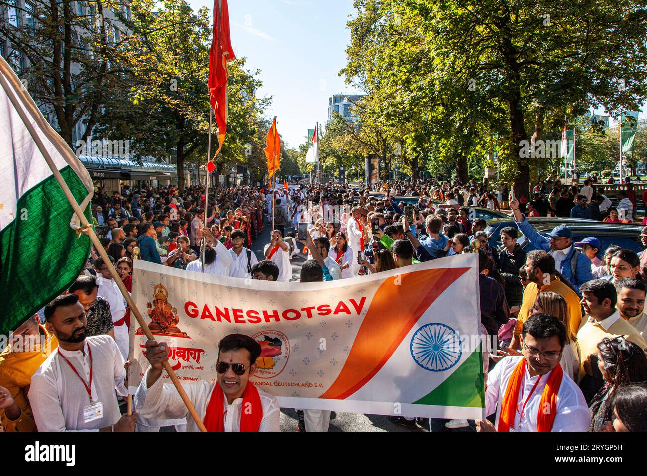 Fest des indischen Elefantengottes Ganesh Chaturthi auf der Kö NUR FÜR REDAKTIONELLE VERWENDUNG *** Festival of the Indian elephant god Ganesh Chaturthi on the Kö FOR EDITORIAL USE ONLY. Credit: Imago/Alamy Live News Stock Photo