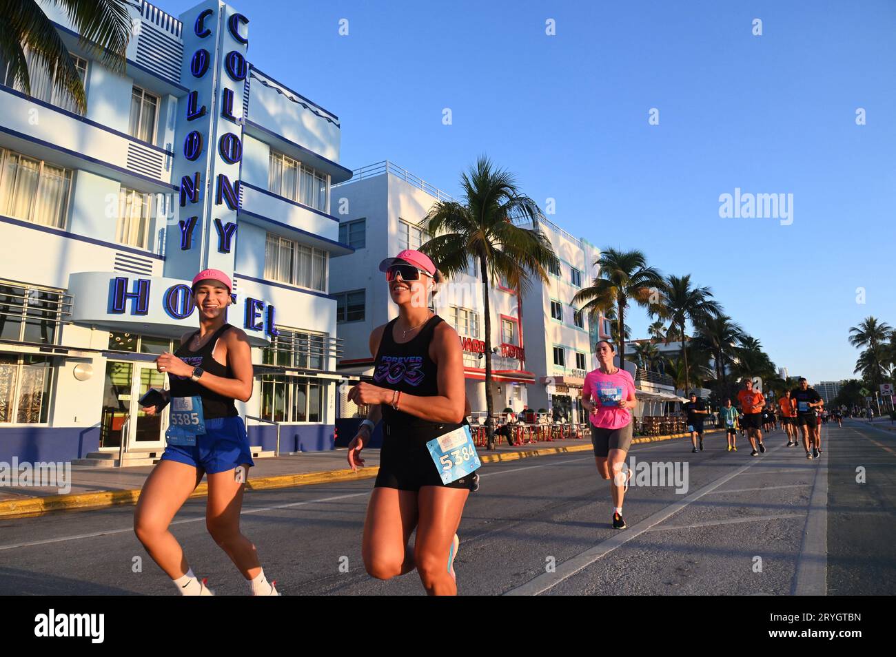 USA. FLORIDA. MIAMI. WOMEN RUNNING FOR THE SEMI-MARATHON OF MIAMI