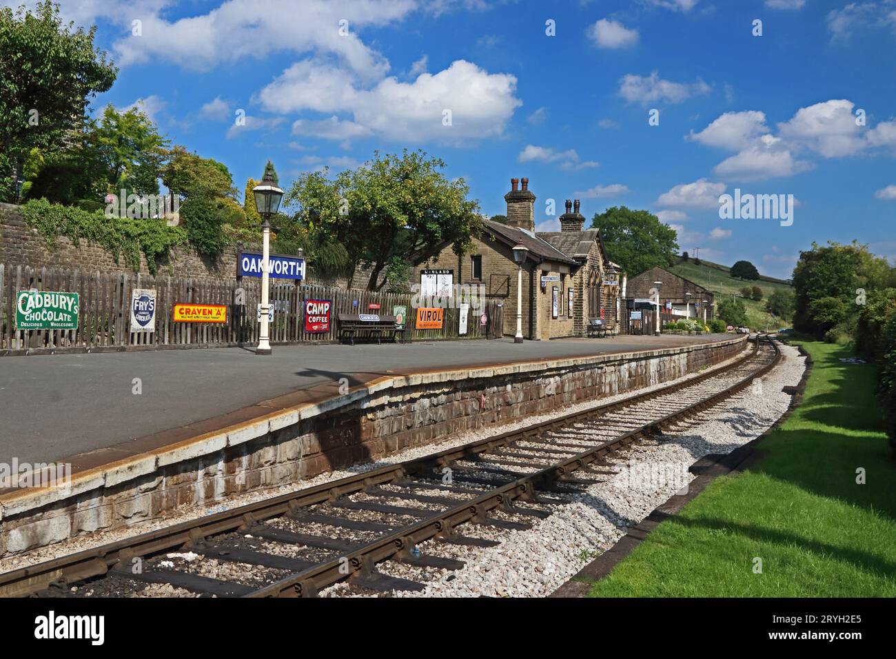 Oakworth Station on the Keighley & Worth Valley Railway Stock Photo Alamy