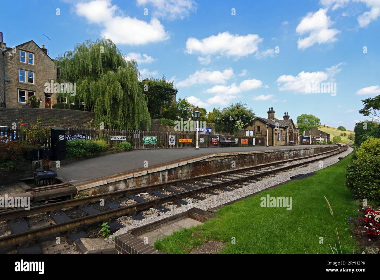 Oakworth Station on the Keighley & Worth Valley Railway Stock Photo Alamy