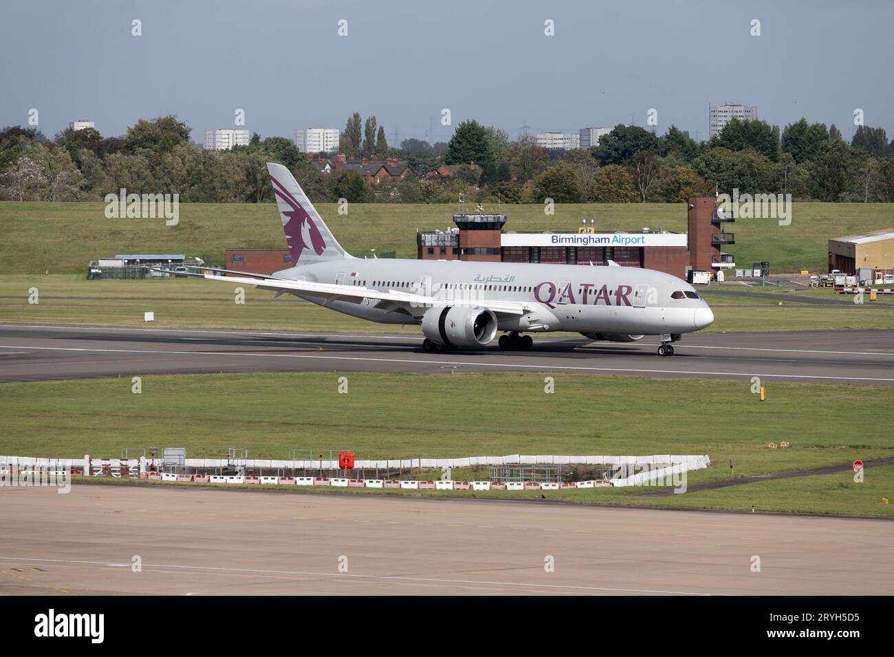 Qatar Boeing 787-8 Dreamliner landing at Birmingham Airport, UK (A7-BCF) Stock Photo