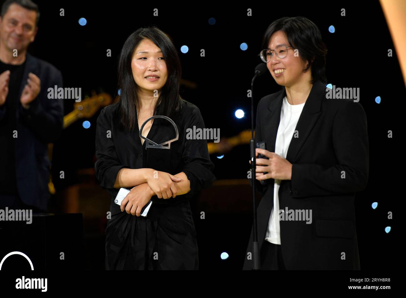 Peng Tzu-Hui und Ping-Wen Wang  bei der Preisverleihung auf dem 71. Internationalen Filmfestival San Sebastian / Festival Internacional de Cine de San Sebastián im Kursaal. San Sebastian, 30.09.2023 Stock Photo