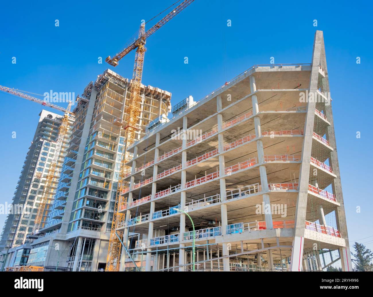 Crane building under construction day hi-res stock photography and ...