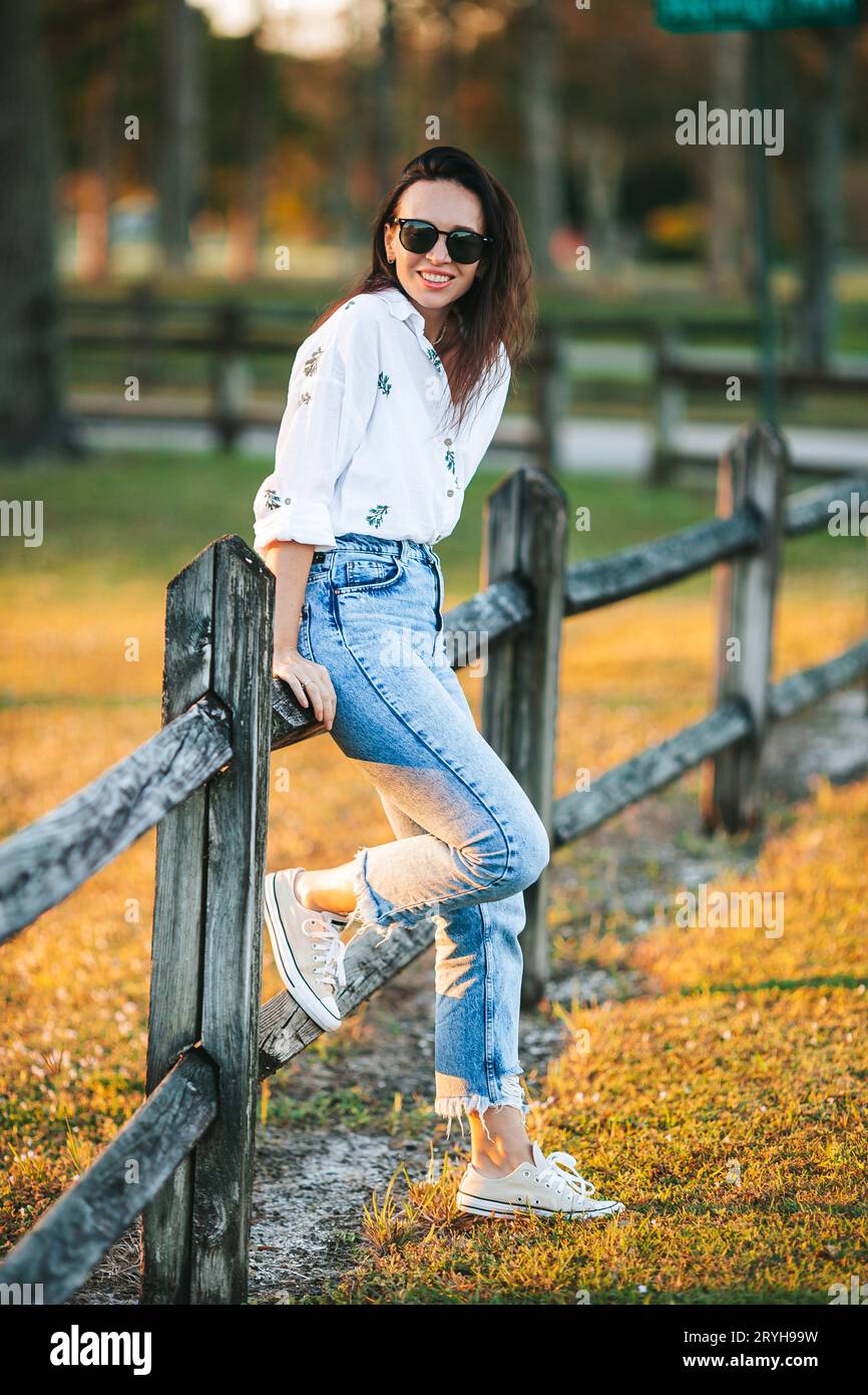 Woman outdoor healthy happy hi-res stock photography and images - Alamy