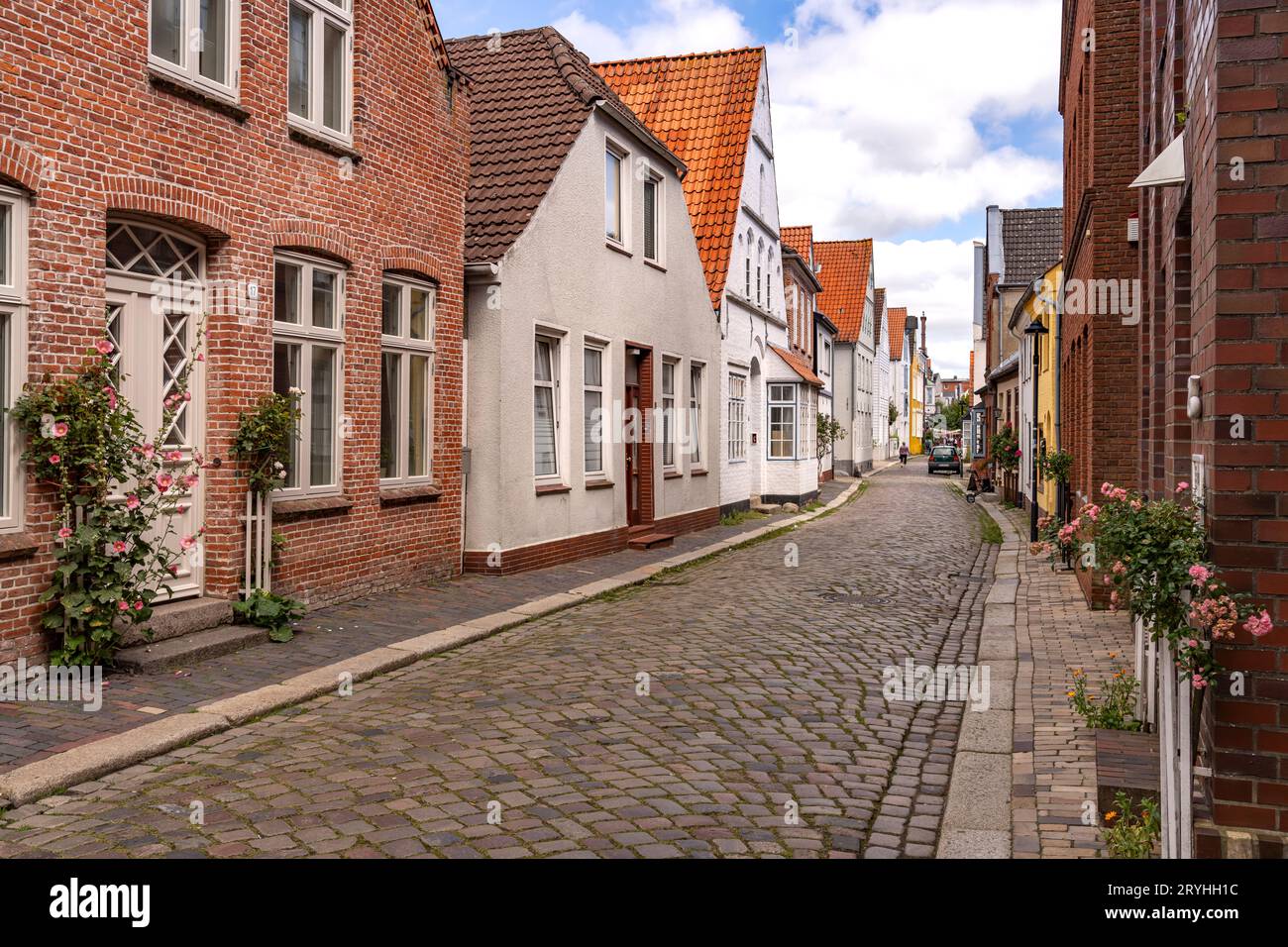 Altstadtgasse in Husum, Kreis Nordfriesland, Schleswig-Holstein, Deutschland, Europa |  Old Town alley in Husum, district of North Frisia, Schleswig-H Stock Photo