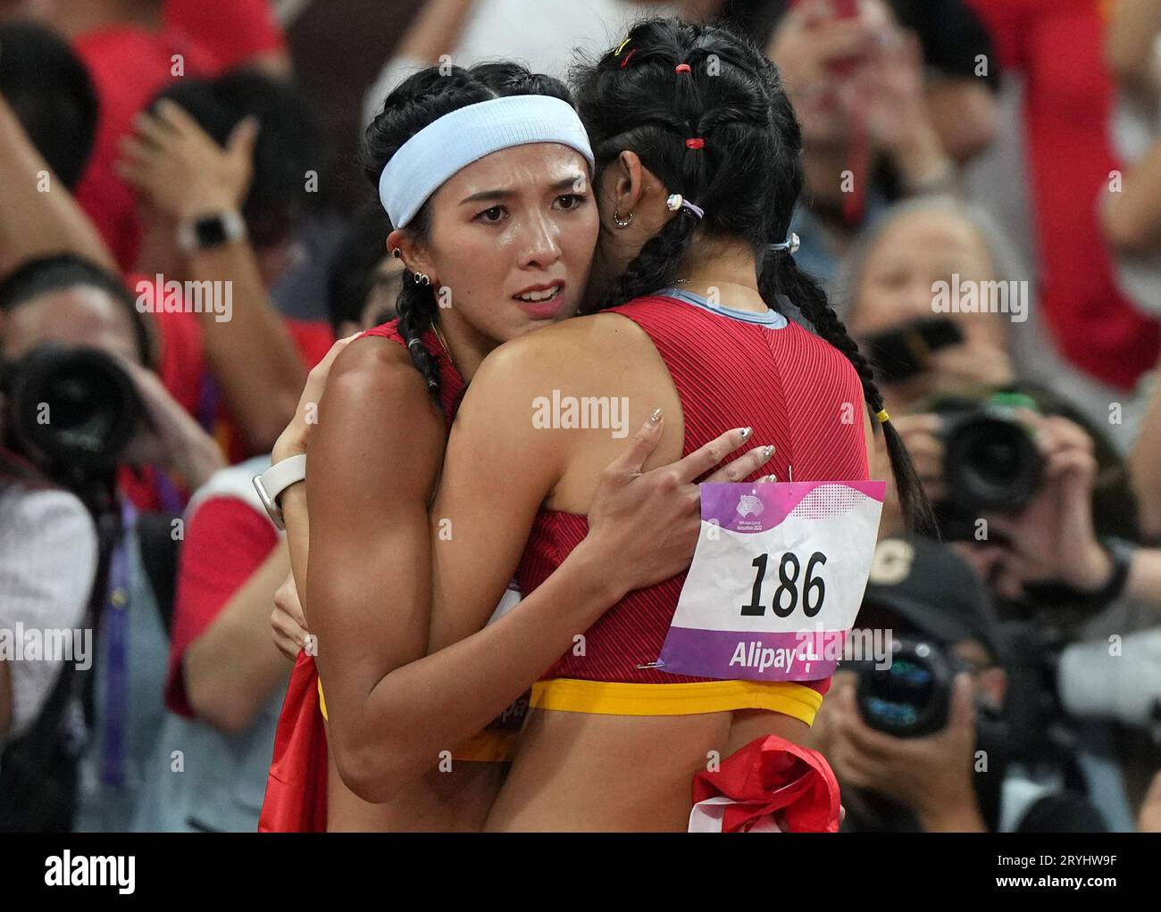 Lin Yuwei Sprinter Hangzhou, China's Zhejiang Province. 1st Oct, 2023. Lin Yuwei (L) and ...