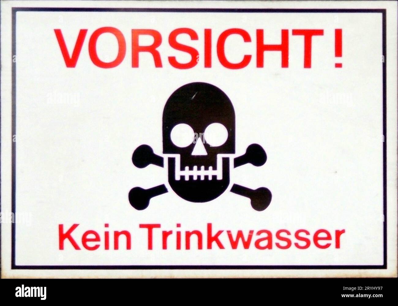 Vorsicht kein Trinkwasser Hinweisschild an einer Dampflokomotive Dresden Eisenbahnmuseum Betriebswerk Dre Sachsen Deutschland *** Caution no drinking water sign on a steam locomotive Dresden Railway Museum depot Dre Saxony Germany Copyright: xRayxvanxZeschaux Stock Photo