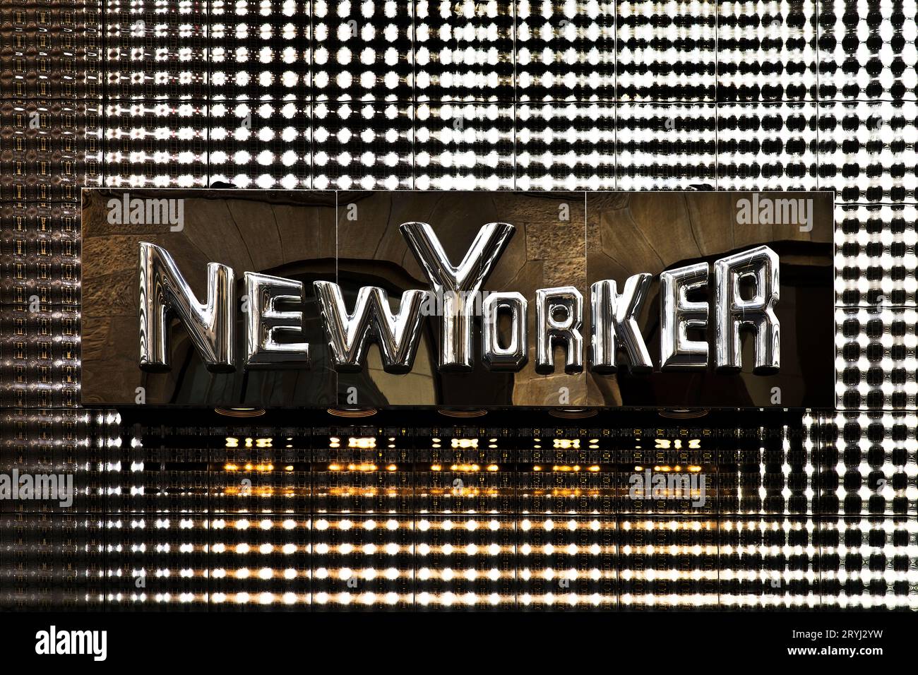 New yorker logo hi-res stock photography and images - Alamy, image size:1300x956