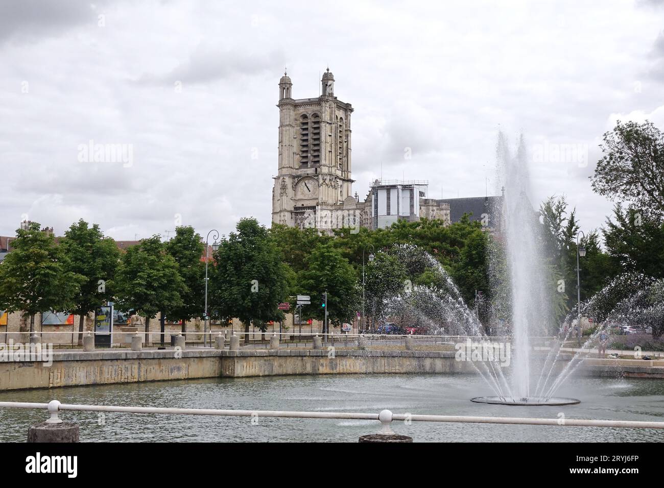 Kathedrale von troyes hi-res stock photography and images - Alamy