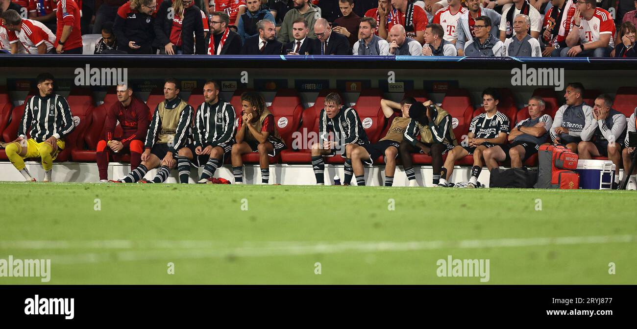 Munich, Deutschland. 20th Sep, 2023. firo: 09/20/2023, soccer, football, Champions League, season 2023/2024, 1st matchday, FC Bayern Munich - Manchester United, Manchester United, Manchester, United, bench, players sit disappointed on the bench, Credit: dpa/Alamy Live News Stock Photo