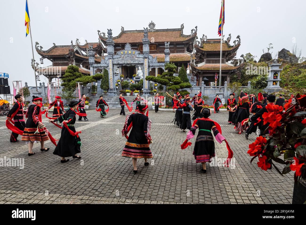 Traditionel dance at a Temple at Sapa in Vietnam Stock Photo