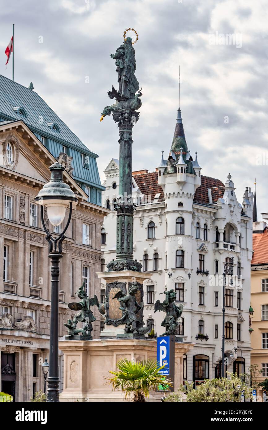 Die Mariensäule Am Hof in Wien Stock Photo - Alamy