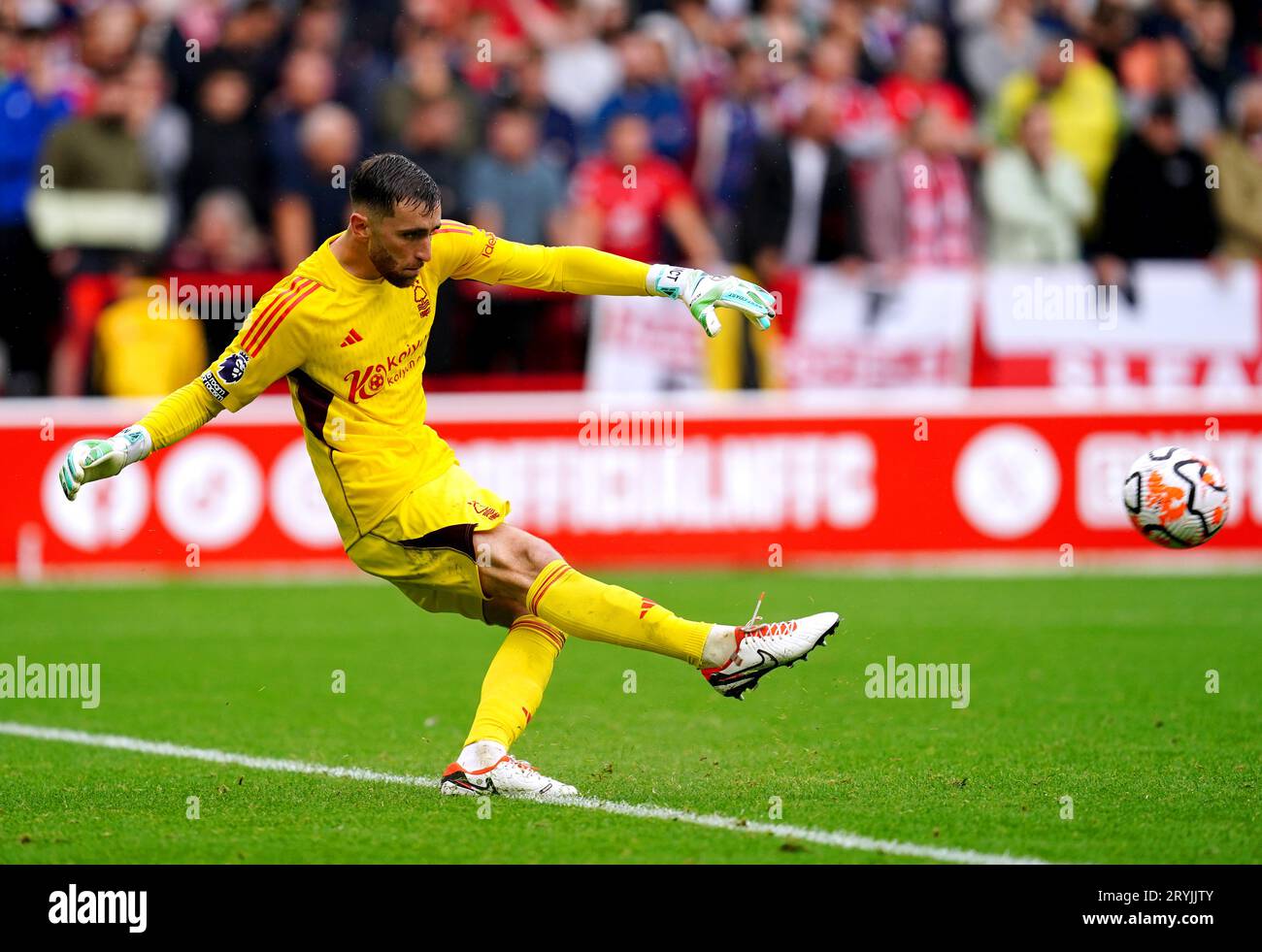 Matt turner arsenal hi-res stock photography and images - Alamy