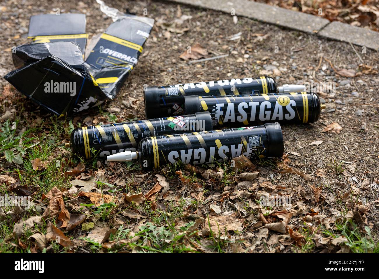 Fast Gas cannisters on a bridle way indicating Nitrous Oxide, Nox