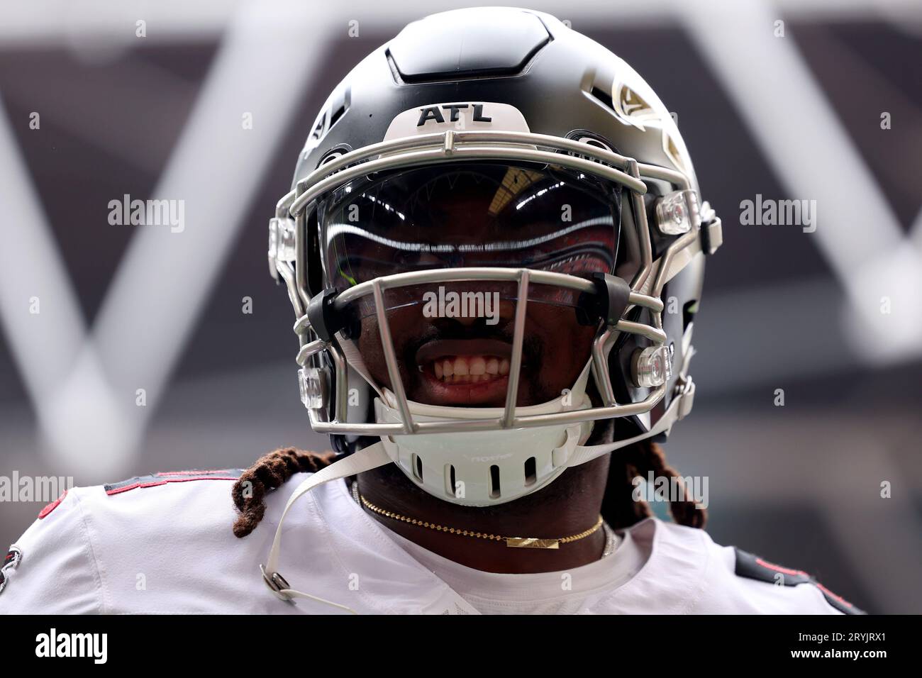 ATLANTA, GA – OCTOBER 03: Atlanta running back Cordarrelle Patterson (84)  catches a touchdown pass during the NFL game between the Washington Football  Team and the Atlanta Falcons on October 3rd, 2021