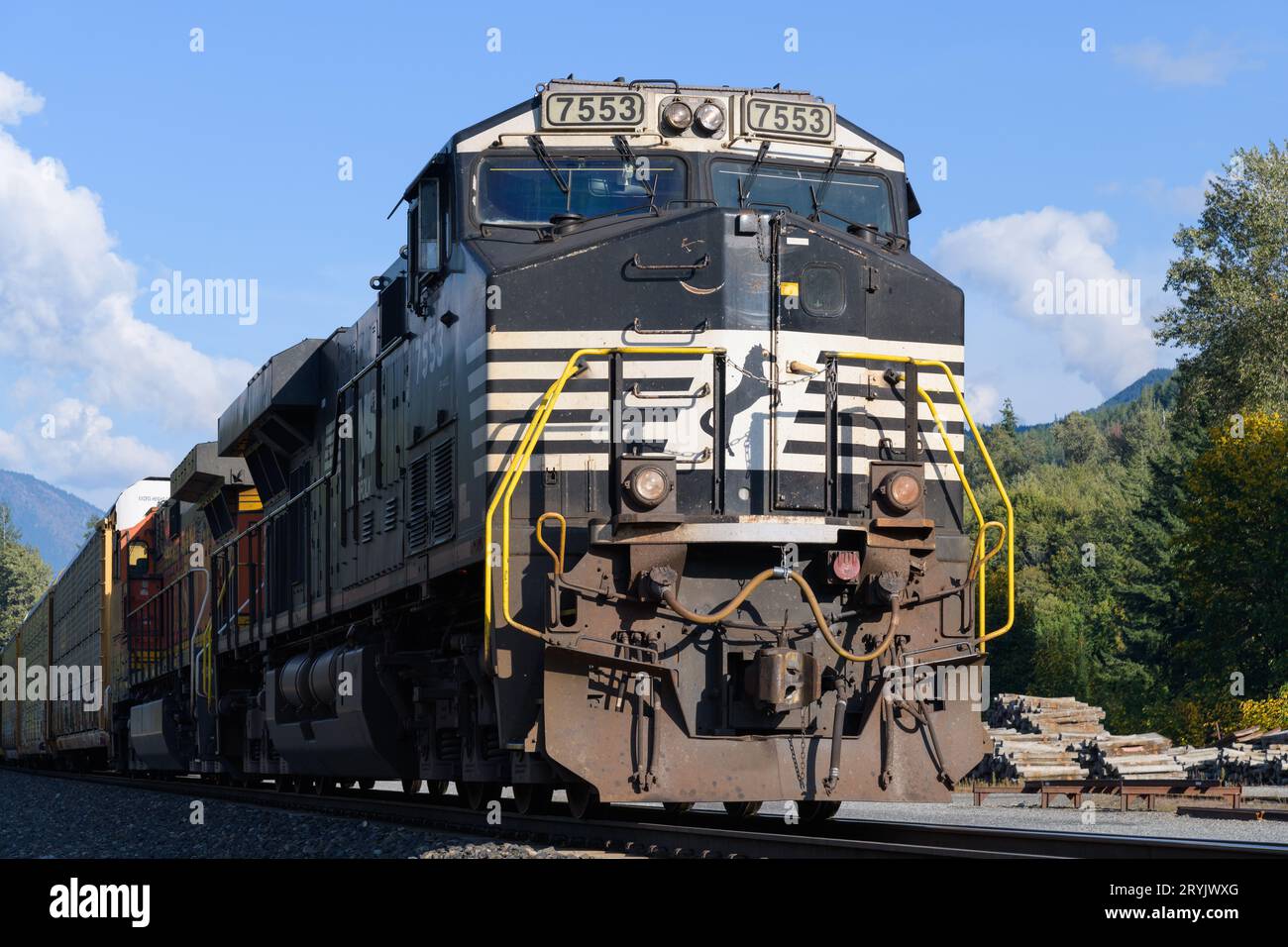 Skykomish, WA, USA - September 29, 2023; Norfolk Southern locomotive on autorack freight train Stock Photo
