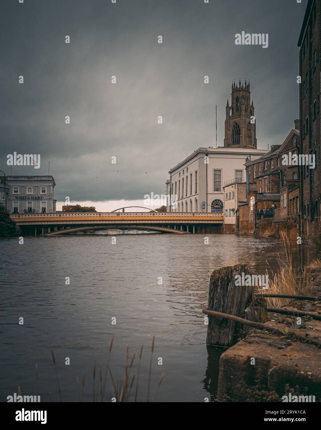 Exceptionally high tide on the River Witham running through the town centre of Boston, Lincolnshire, UK. The tide is almost over topping the quayside. Stock Photo