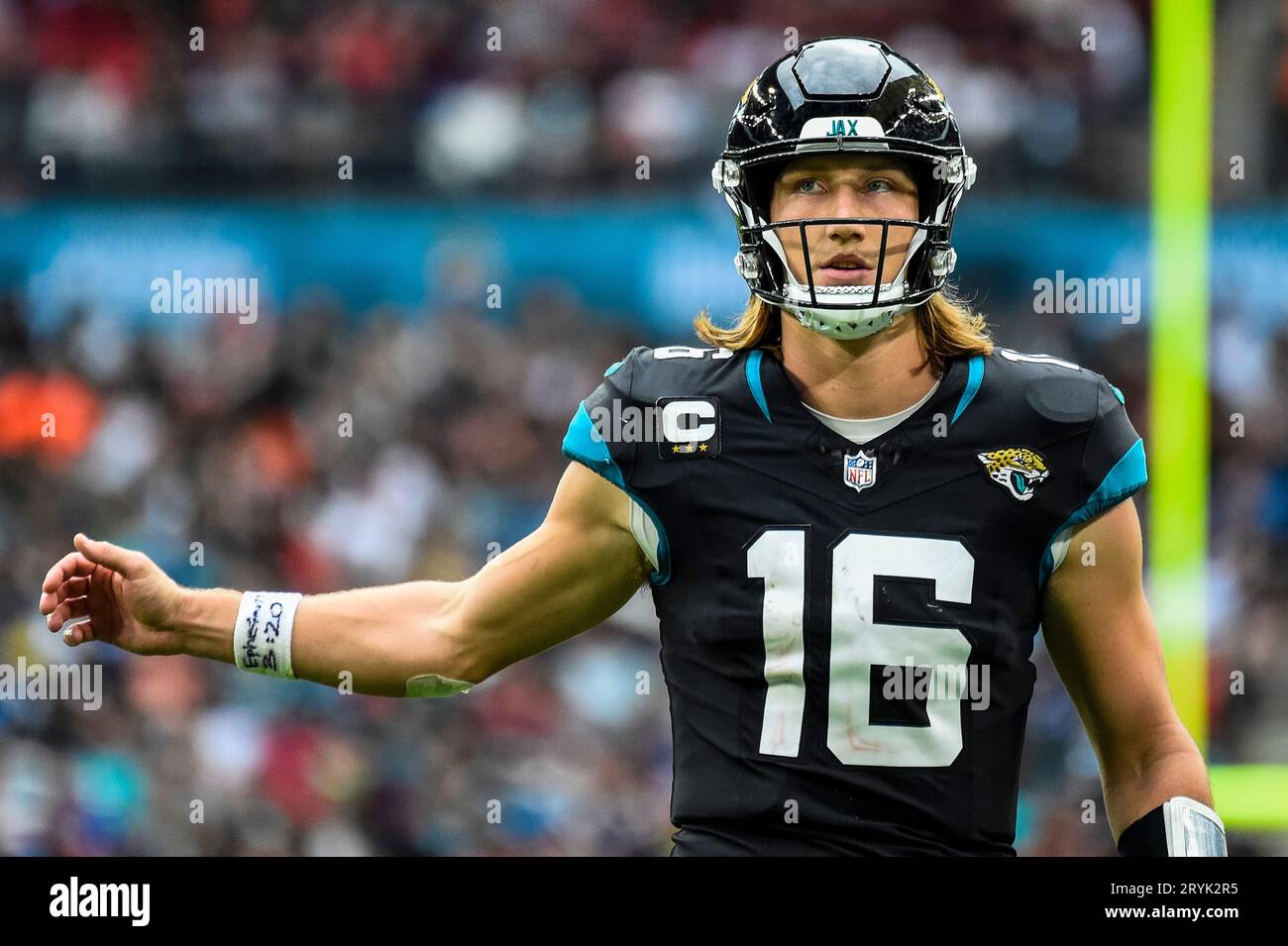 Photos, video: Trevor Lawrence lands in Jacksonville, arrives at TIAA Bank  Field – Action News Jax