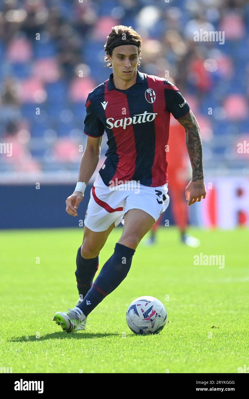 Riccardo Calafiori of Genoa CFC controls the ball during the Serie A  News Photo - Getty Images