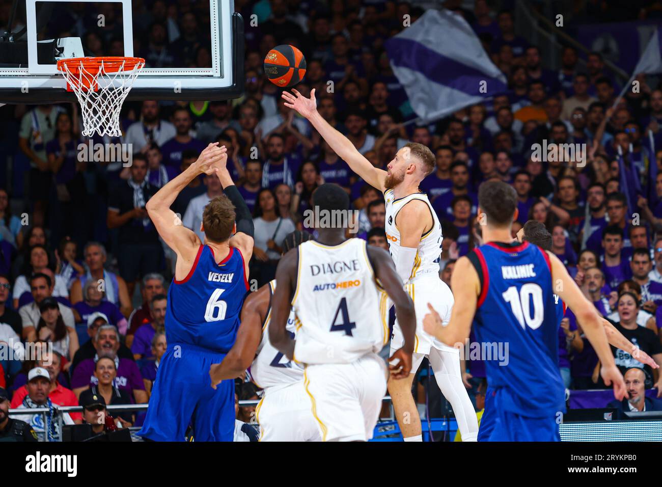Basketball real madrid barcelona hi-res stock photography and images - Page  4 - Alamy