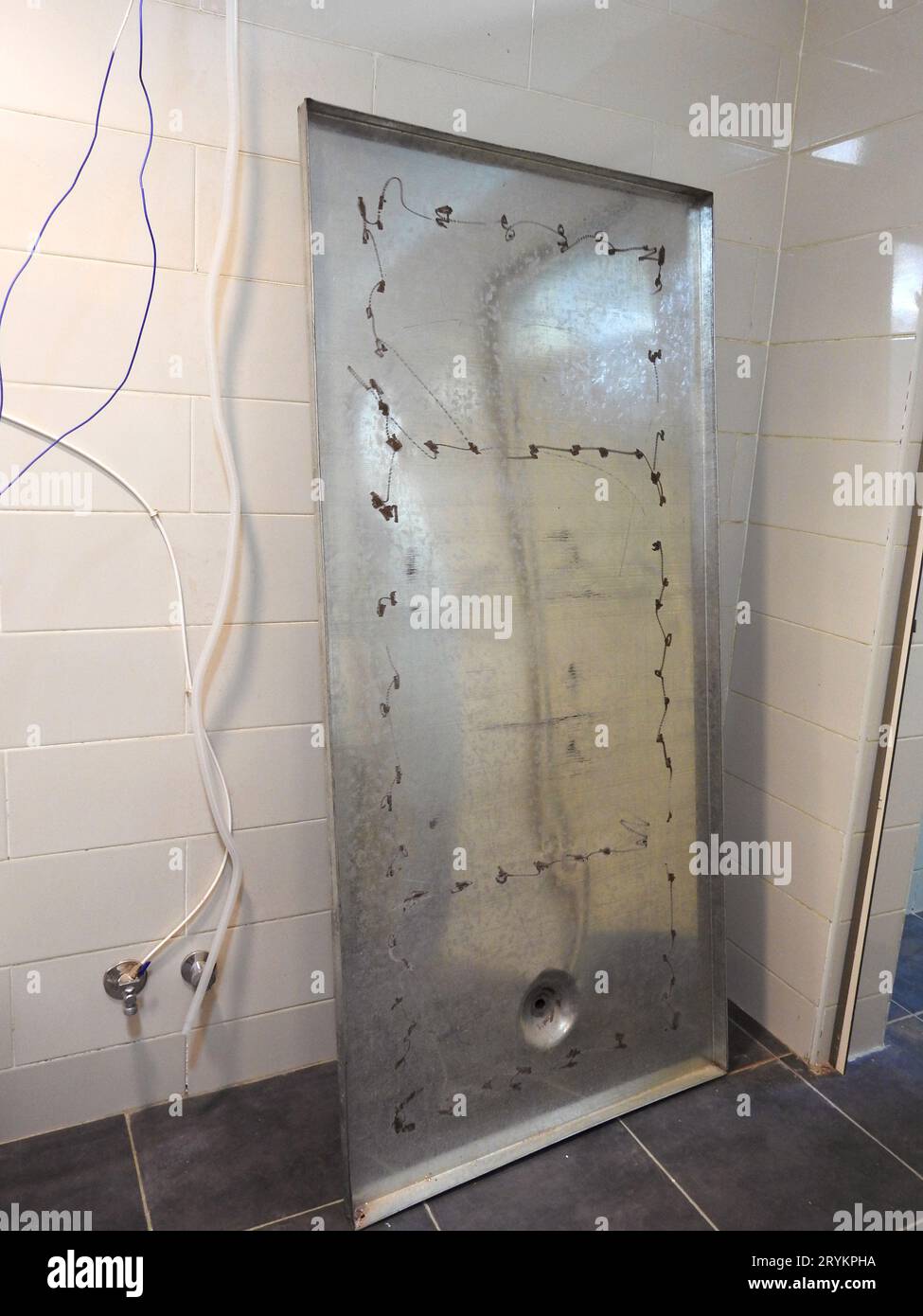 Ghusl table or purification of the deceased body tray before the