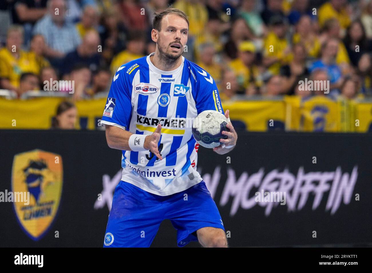 Mannheim, Deutschland. 01st Oct, 2023. Kai Häfner (TVB, 34), am Ball, Einzelbild, Einzelfoto, Aktion, Action, 01.10.2023, Mannheim (Deutschland), Handball, Bundesliga, Rhein-Neckar Löwen - TVB Stuttgart Credit: dpa/Alamy Live News Stock Photo