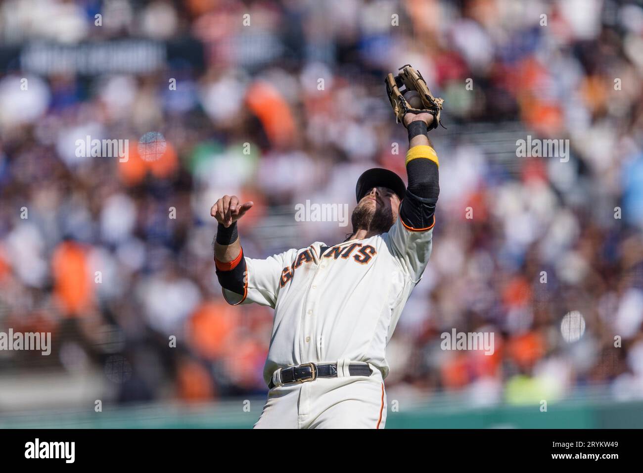 San Francisco Giants shortstop Brandon Crawford catches an infield fly