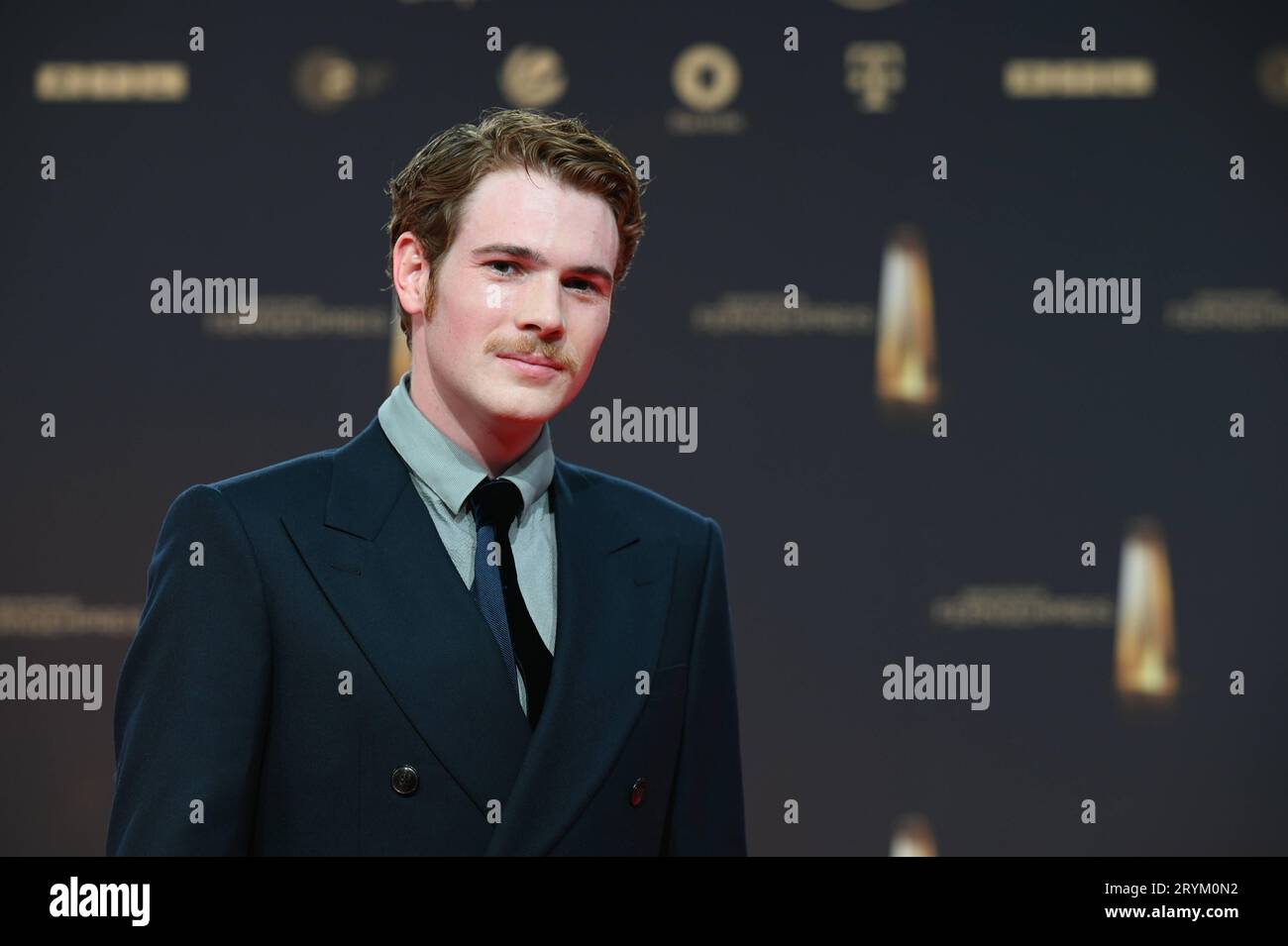 Schauspieler Philip Froissant kommt zur Gala und Verleihung des