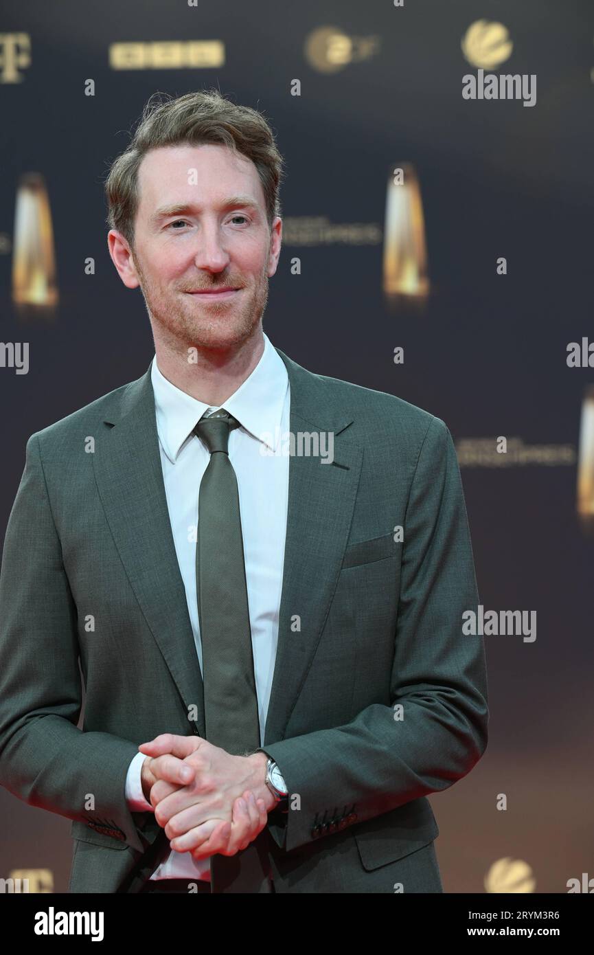 Moderator Louis Klamroth Kommt Zur Gala Und Verleihung Des Deutschen moderator-louis-klamroth-kommt-zur-gala-und-verleihung-des-deutschen