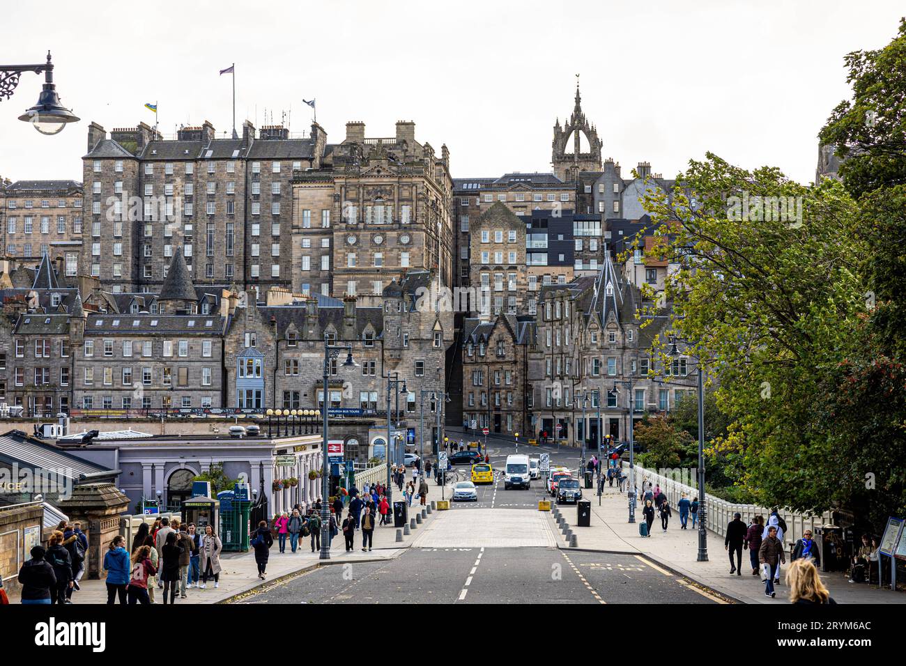 Blick vom Waverly Market auf die Kuliise der in einem Hügel liegenden