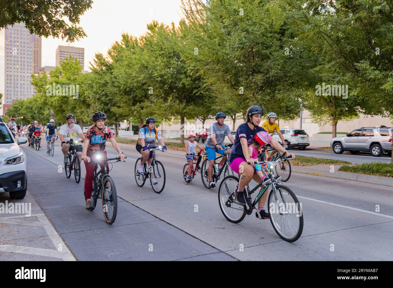 Full moon bike ride hi-res stock photography and images - Alamy