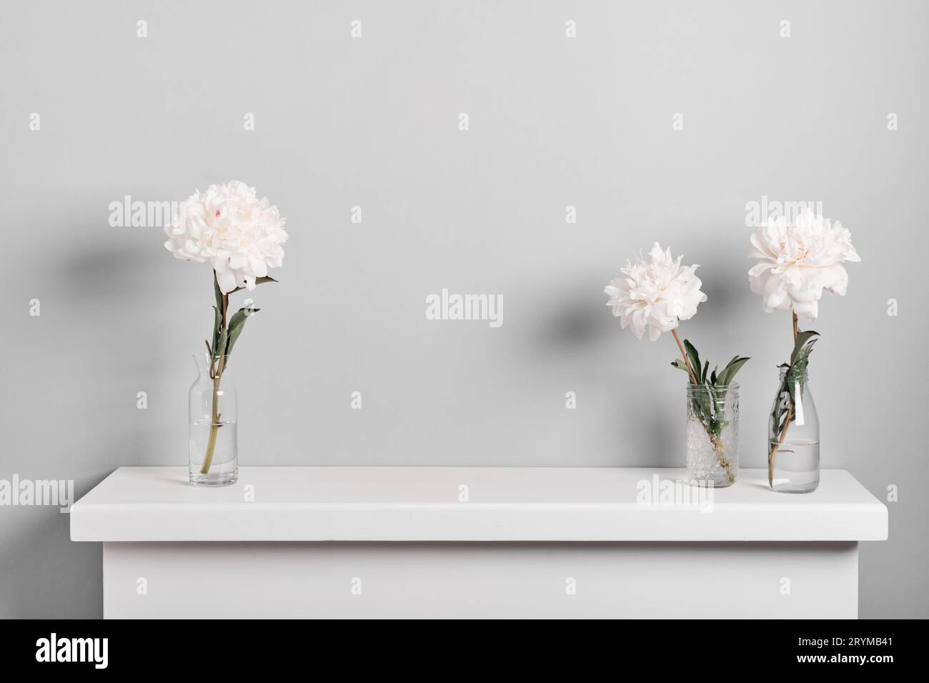 View of Elegant white flowers hi-res stock photography and images - Alamy