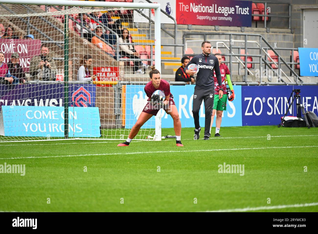 LONDON, ENGLAND - OCTOBER 01: Mackenzie Arnold  warming up with West Ham Women v Manchester City Women in the WSL Stock Photo