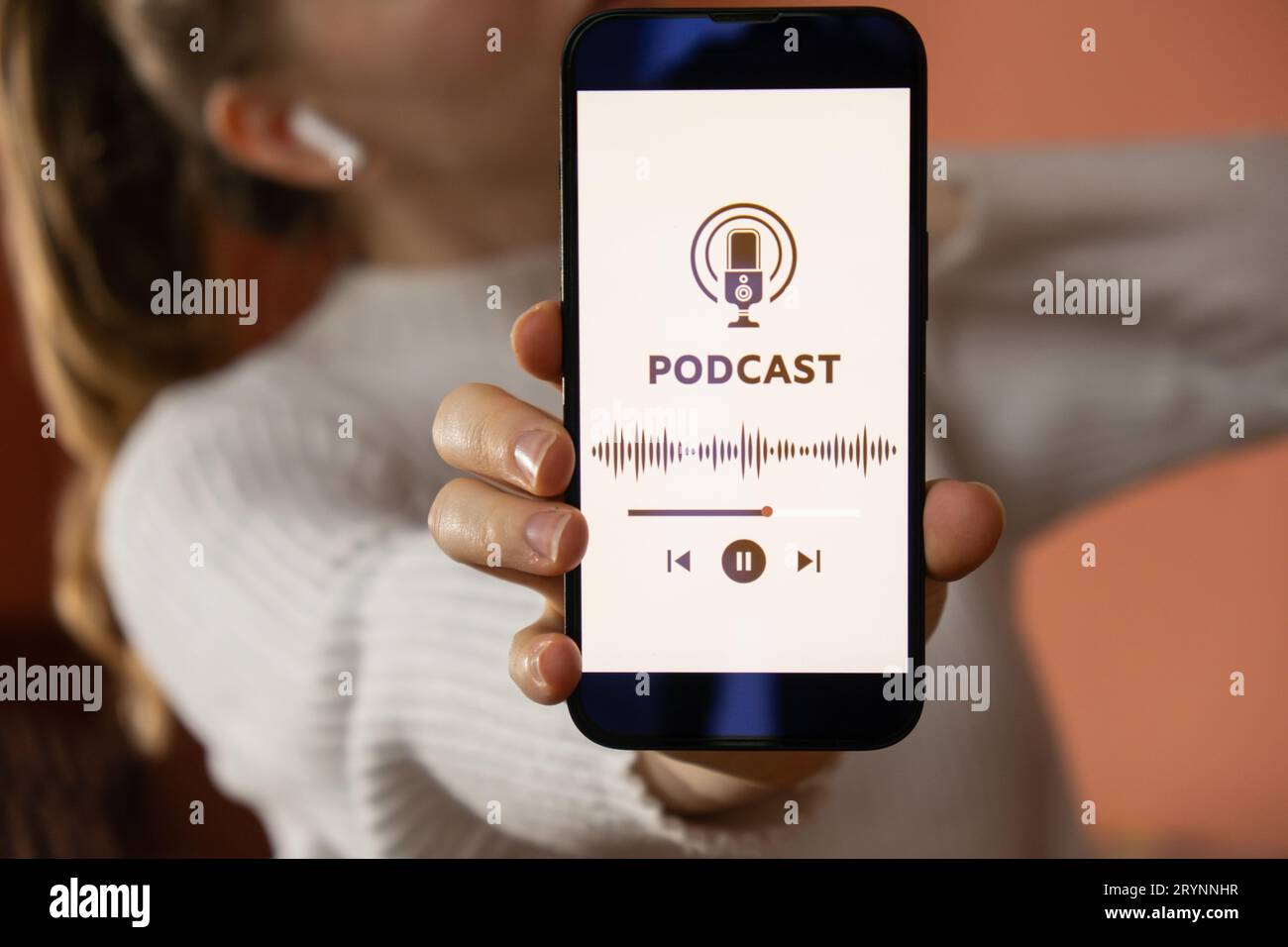 Live radio app hi-res stock photography and images - Alamy