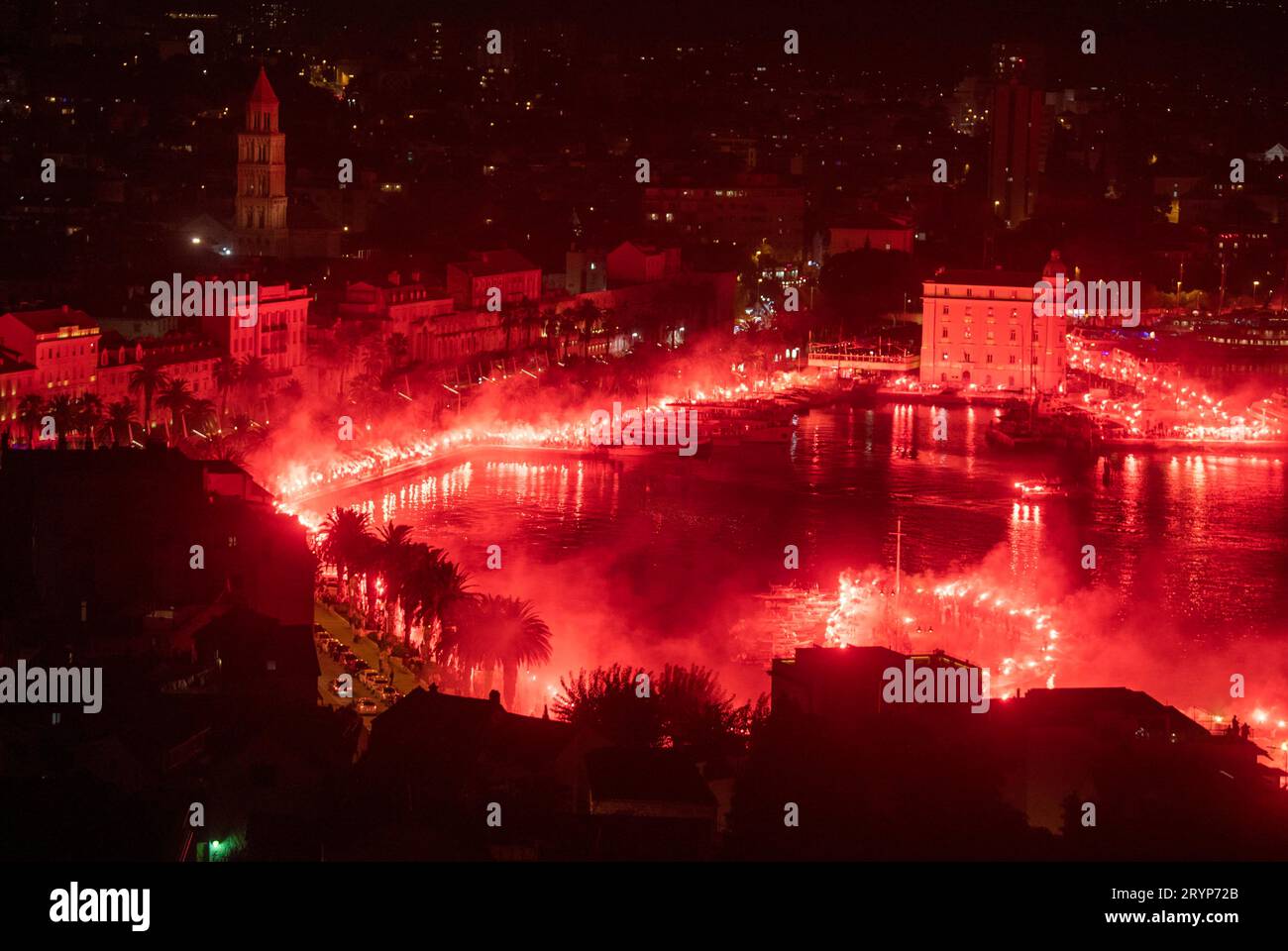 Croatia, Split, 300923. On the occasion of the 100,000 members of the Nas Hajduk association and the day before the derby with Dinamo, Torcida lit 1,000 torches on the waterfront in Split. Foto: Paun Paunovic/CROPIX Split Croatia Copyright: xxPaunxPaunovicx torcida baklje2-300923 Credit: Imago/Alamy Live News Stock Photo
