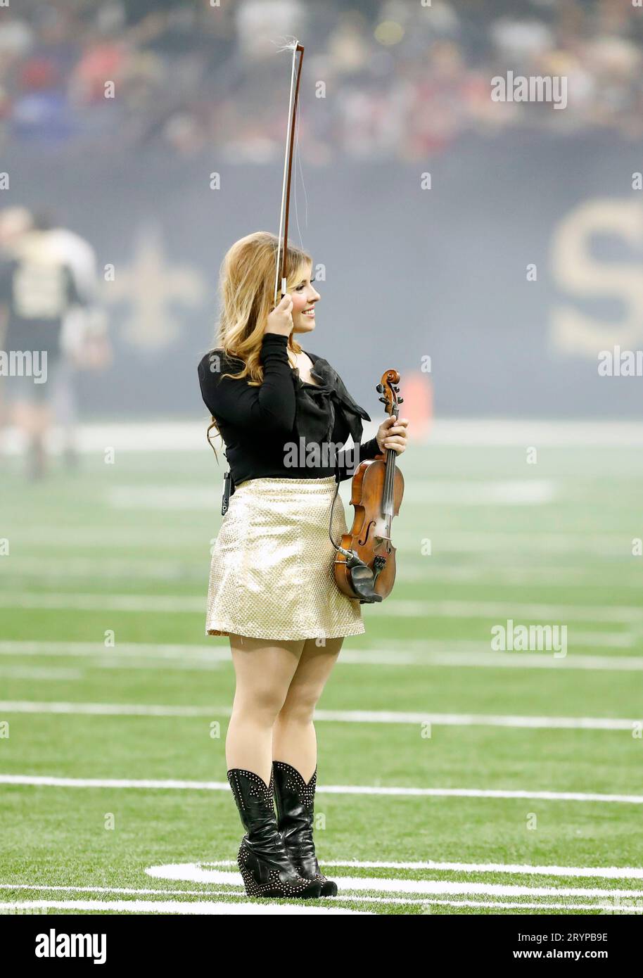 New Orleans, USA. 01st Oct, 2023. Local violinist Amanda Shaw gets ...