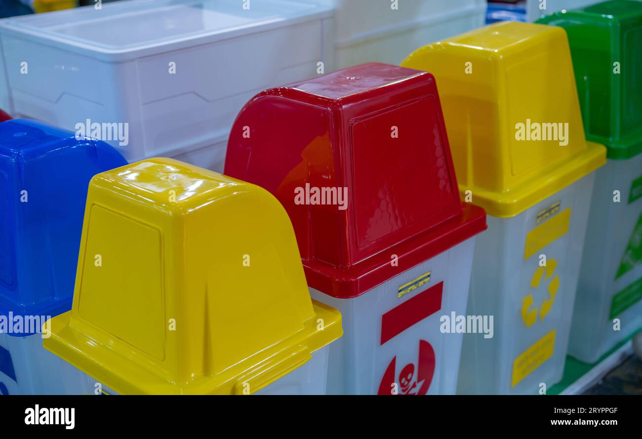 Trash can supplier. Plastic recycling bins for Ecofriendly waste