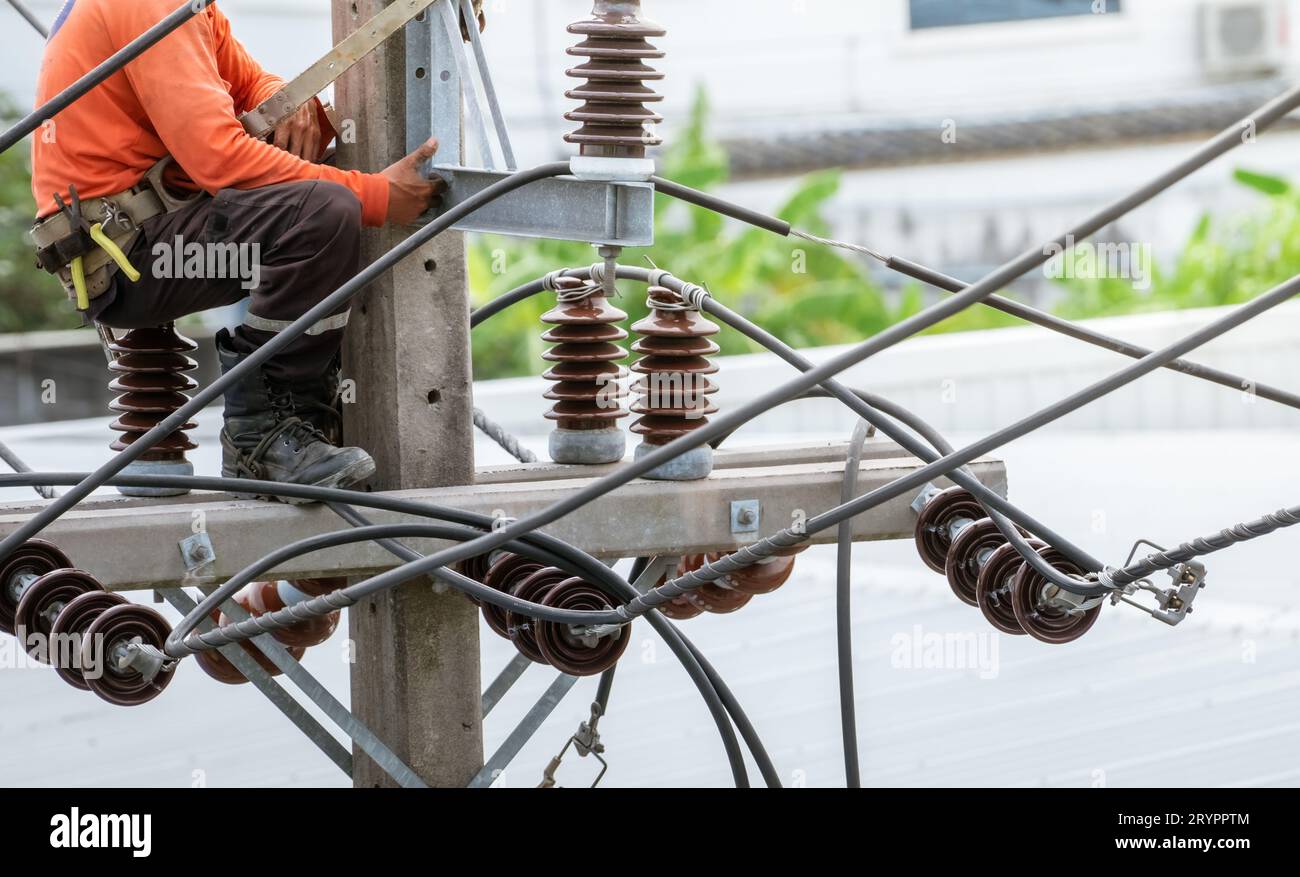 how-do-high-voltage-power-lines-work-at-dora-self-blog
