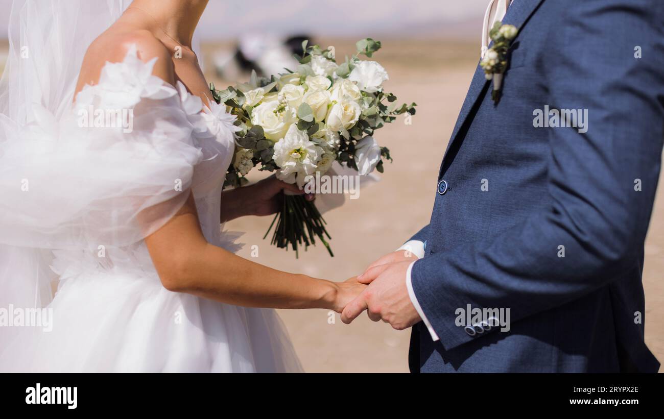 Happy newlywed couple smiling hi-res stock photography and images - Alamy