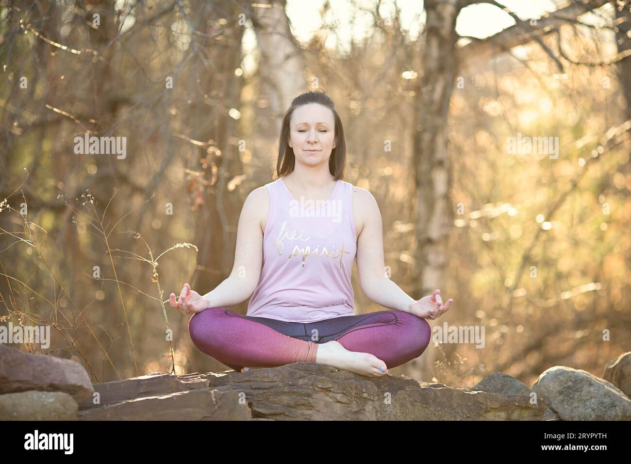 Woman sitting on a wall hi-res stock photography and images - Alamy