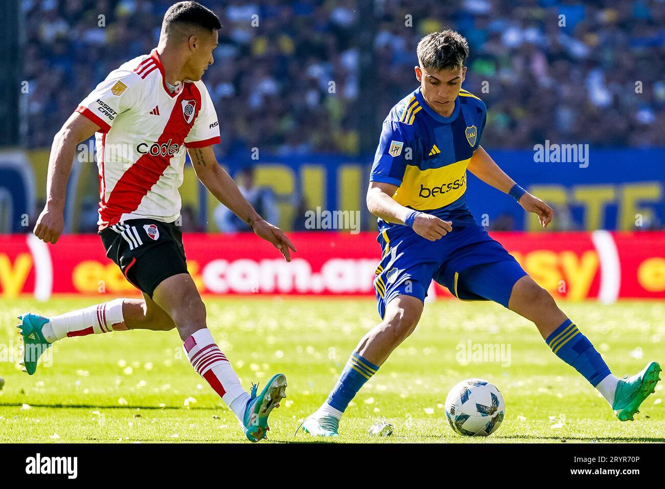 Buenos Aires, Argentina. 01st Oct, 2023. Exequiel Zeballos of CA Boca Juniors and Marcelo Herrera of CA River Plate during the Liga Argentina match between CA Boca Juniors and River Plate played at La Bombonera Stadium on October 1, 2023 in Buenos Aires, Spain. (Photo by Santiago Joel Abdala/PRESSINPHOTO) Credit: PRESSINPHOTO SPORTS AGENCY/Alamy Live News Stock Photo