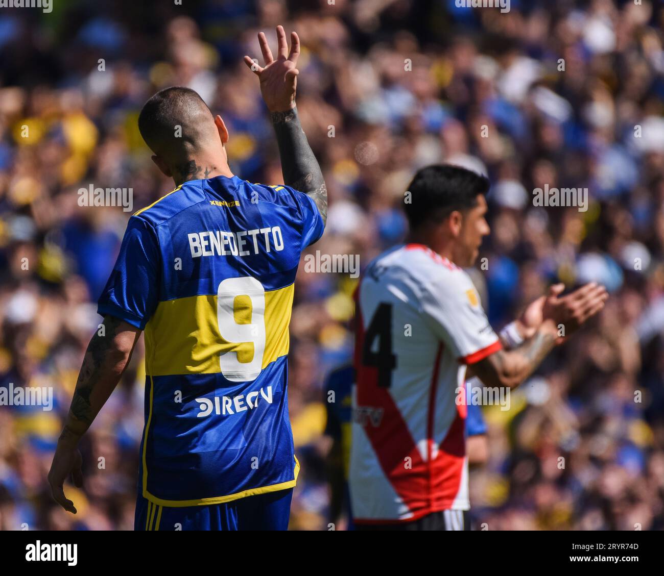 Buenos Aires, Argentina. 01st Oct, 2023. Dario Pipa Benedetto of CA Boca Juniors and Enzo Perez of CA River Plate during the Liga Argentina match between CA Boca Juniors and River Plate played at La Bombonera Stadium on October 1, 2023 in Buenos Aires, Spain. (Photo by Santiago Joel Abdala/PRESSINPHOTO) Credit: PRESSINPHOTO SPORTS AGENCY/Alamy Live News Stock Photo