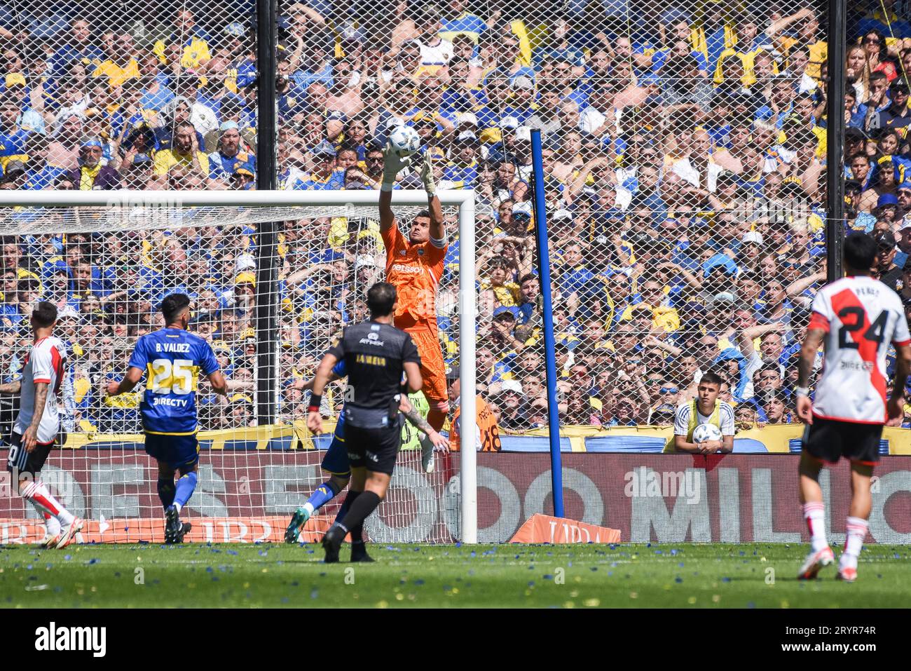 Buenos Aires, Argentina. 01st Oct, 2023. Sergio Chiquito Romero and Bruno Valdez of CA Boca Juniors. Andres Merlos referee of the match. Enzo Perez and Manuel Lanzini of CA River Plate during the Liga Argentina match between CA Boca Juniors and River Plate played at La Bombonera Stadium on October 1, 2023 in Buenos Aires, Spain. (Photo by Santiago Joel Abdala/PRESSINPHOTO) Credit: PRESSINPHOTO SPORTS AGENCY/Alamy Live News Stock Photo