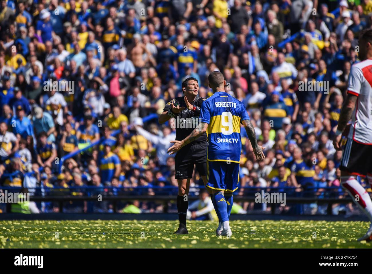 Buenos Aires, Argentina. 01st Oct, 2023. Dario Pipa Benedetto aof CA Boca Juniors. Andres Merlos referee during the Liga Argentina match between CA Boca Juniors and River Plate played at La Bombonera Stadium on October 1, 2023 in Buenos Aires, Spain. (Photo by Santiago Joel Abdala/PRESSINPHOTO) Credit: PRESSINPHOTO SPORTS AGENCY/Alamy Live News Stock Photo