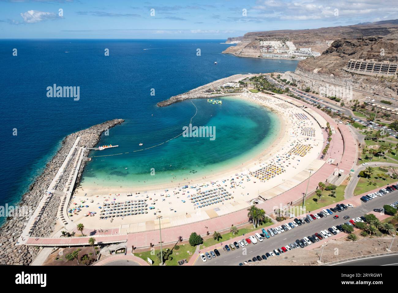 A wide overhead view of the beach and bay of the beach and sea at Amadores, Locally known as Playa de Amadores Stock Photo