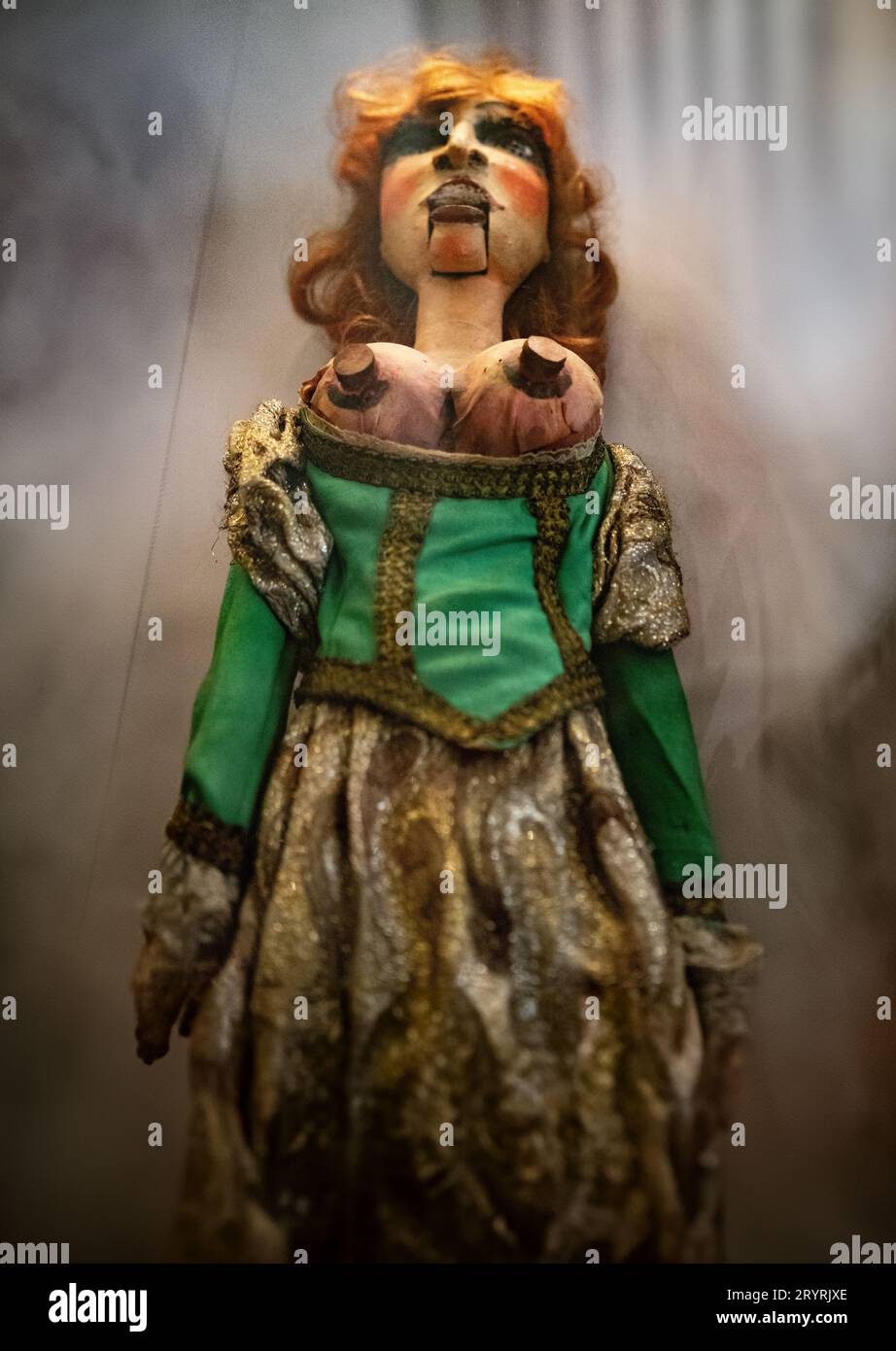 Head without face mannequin hi-res stock photography and images - Alamy