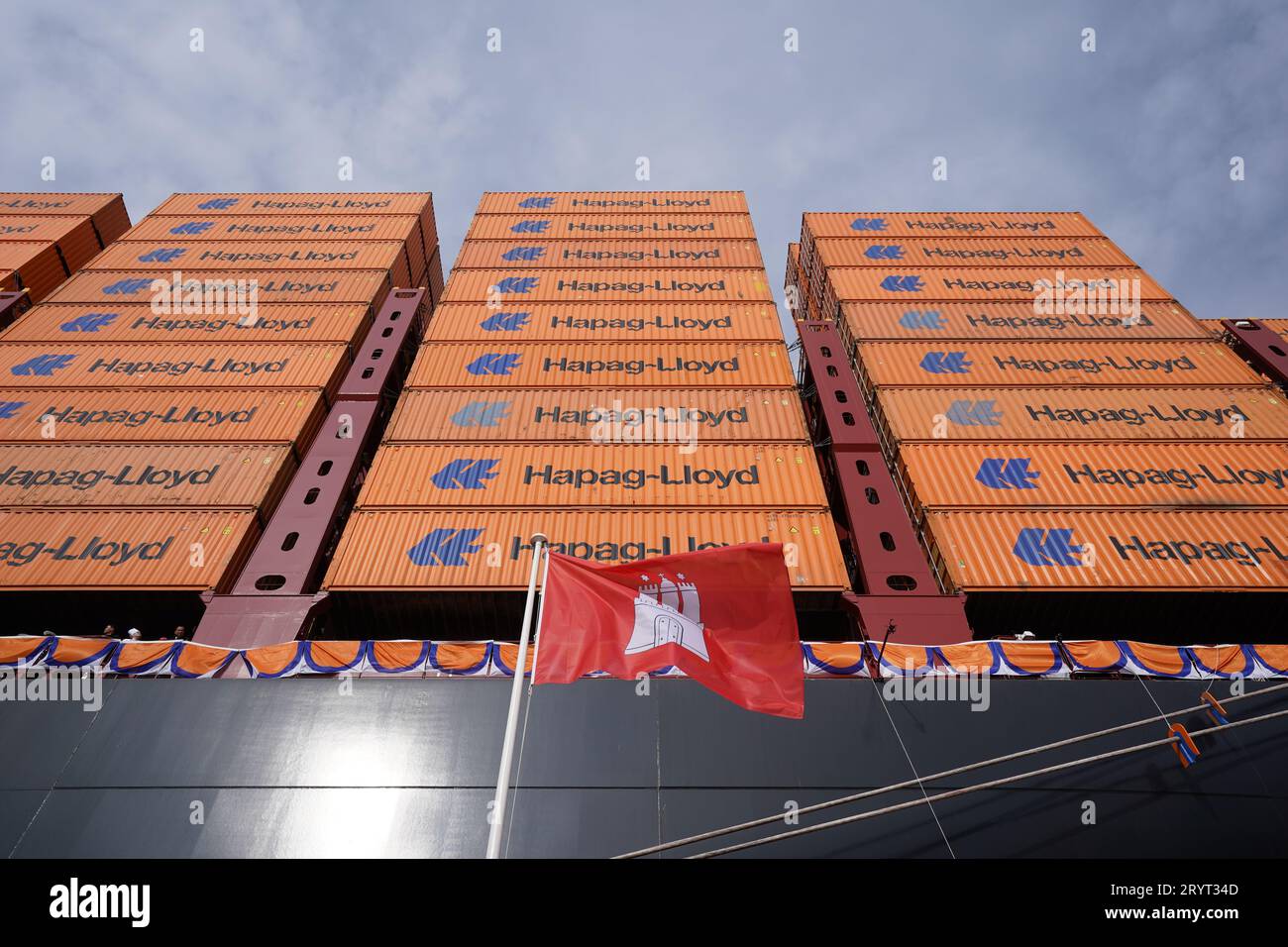 Hamburg, Germany. 02nd Oct, 2023. The Hapag-Lloyd Containership "Berlin ...