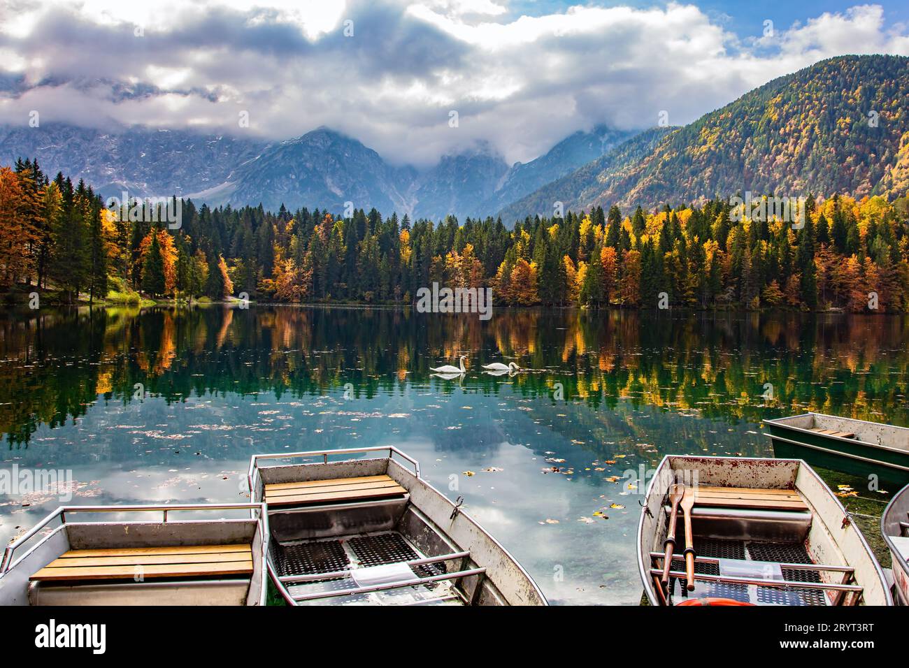 Boat pier on Lake Stock Photo - Alamy