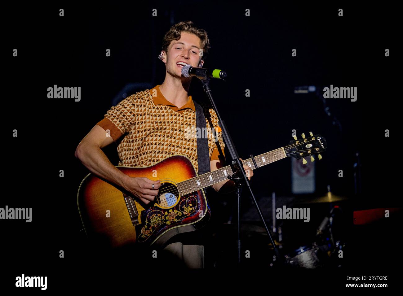 Henry moodie gig show hi-res stock photography and images - Alamy